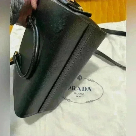🖤Prada Saffiano Leather Handbag - Picture 6 of 8